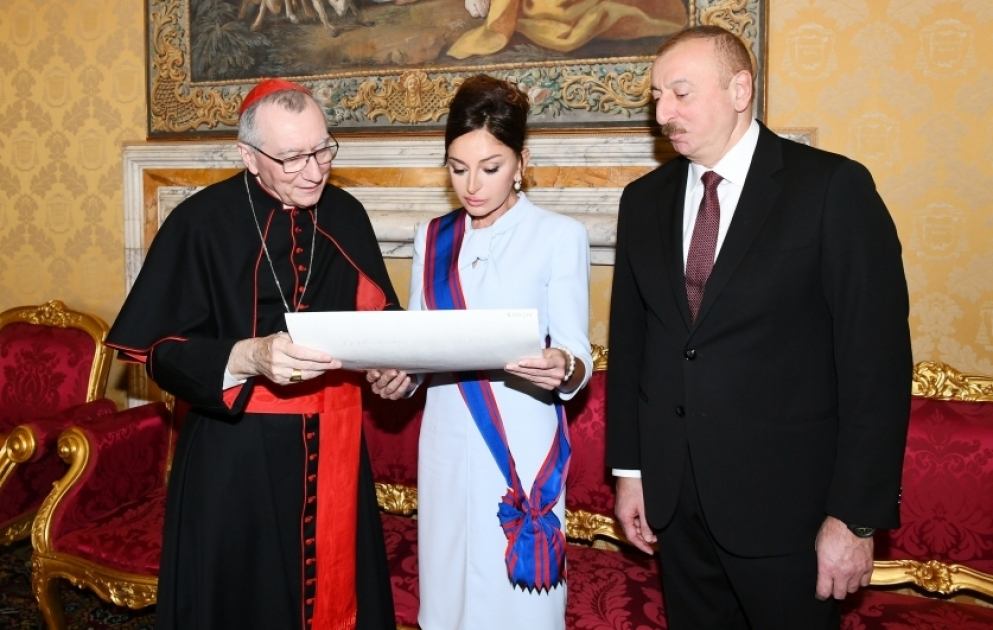 Prezident İlham Əliyevin Vatikanda Müqəddəs Taxt-Tacın dövlət katibi kardinal Pietro Parolin ilə görüşü olub  Birinci vitse-prezident Mehriban Əliyeva Papa Cəngavər Ordeninin ən ali dərəcəsinə layiq görülüb YENİLƏNİB VİDEO