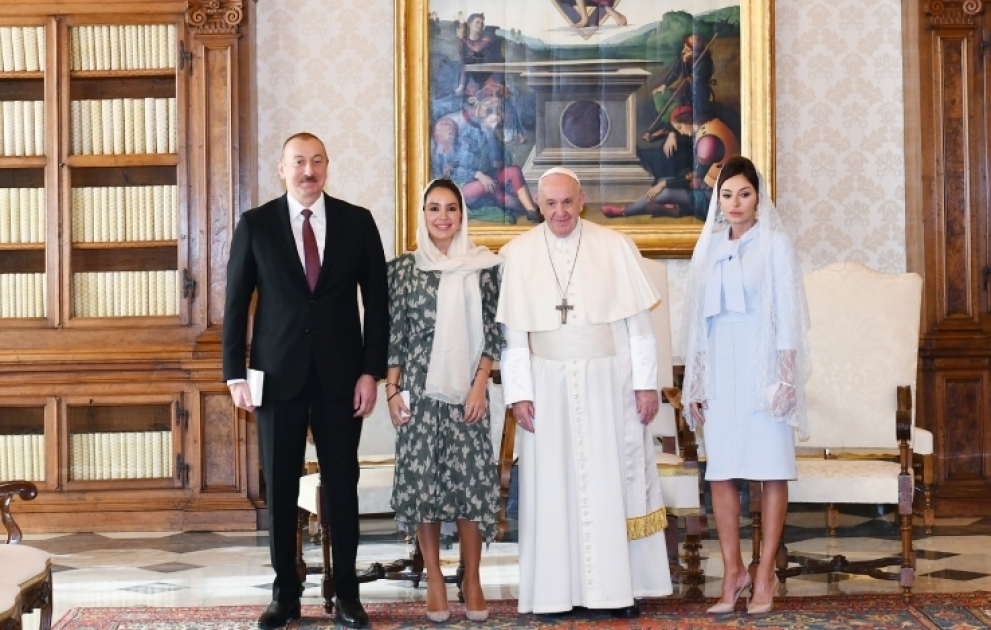 President Ilham Aliyev and first lady Mehriban Aliyeva met with Pope Francis in Vatican VIDEO