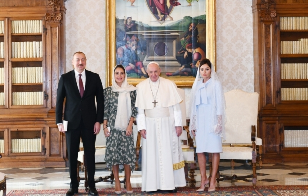 Vatican : le président Ilham Aliyev rencontre le pape François VIDEO