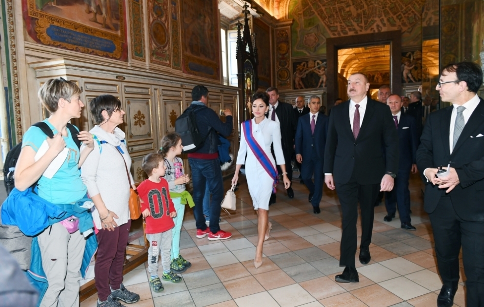 Vatican : le président Ilham Aliyev et son épouse Mehriban Aliyeva visitent la Chapelle Sixtine et la Basilique Saint-Pierre VIDEO