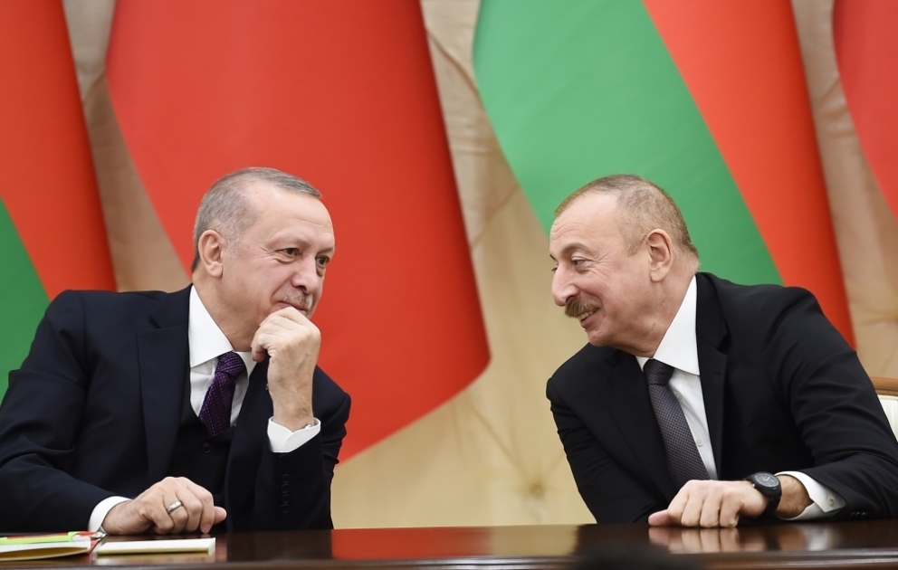 Aserbaidschan und Türkei unterzeichnen Dokumente VIDEO