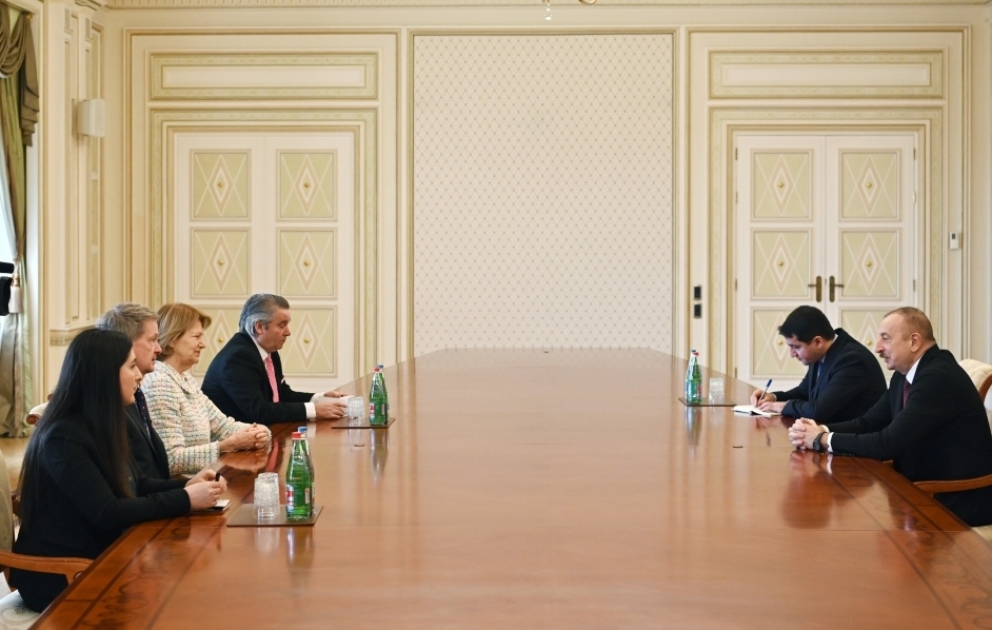 Präsident Ilham Aliyev empfängt britische Delegation VIDEO
