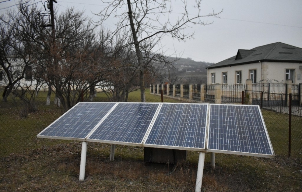 Qubanın Rustov kəndinin küçələri günəş enerjisi ilə işıqlandırılır VİDEO