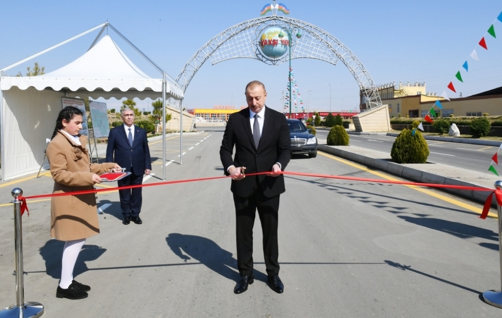 Präsident Ilham Aliyev weiht in Goranboy Region vollständig rekonstruierte Automobilstraße ein VIDEO
