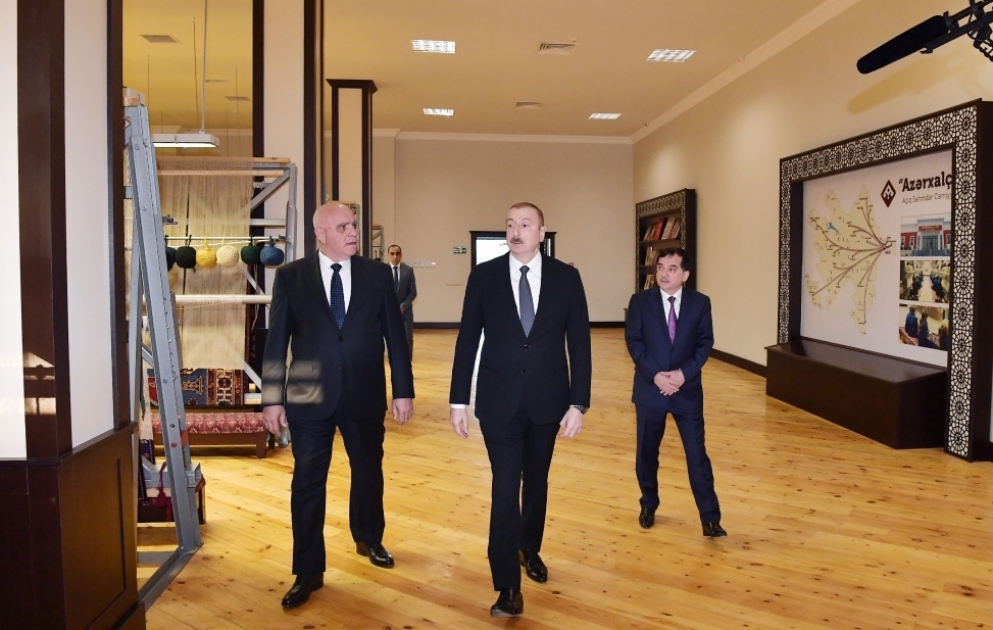 Präsident Ilham weiht Gazach-Filiale der Teppichfabrik von “Azerkhalcha“ ein VIDEO