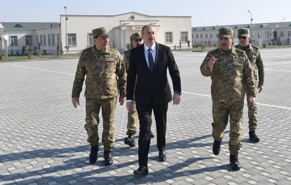 Präsident Ilham Aliyev weiht Militäreinheit des Innenministeriums ein VIDEO