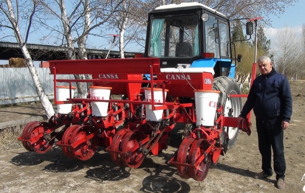 Sabirabadlı fermer düzəltdiyi aqreqatla Çin texnologiyası əsasında pambıq əkəcək  FOTO VİDEO