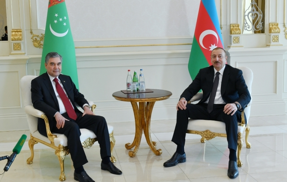 Entretien en tête-à-tête des présidents azerbaïdjanais et turkmène VIDEO