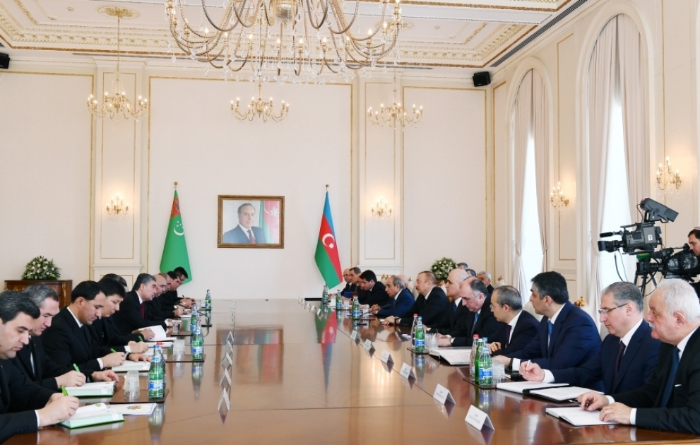 Entretien élargi des présidents azerbaïdjanais et turkmène VIDEO