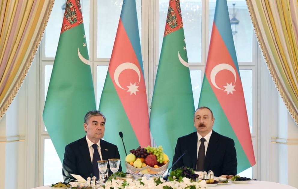 Präsident Ilham Aliyev gibt Gastmahl zu Ehren von Präsident Gurbanguly Berdimuhamedow VIDEO