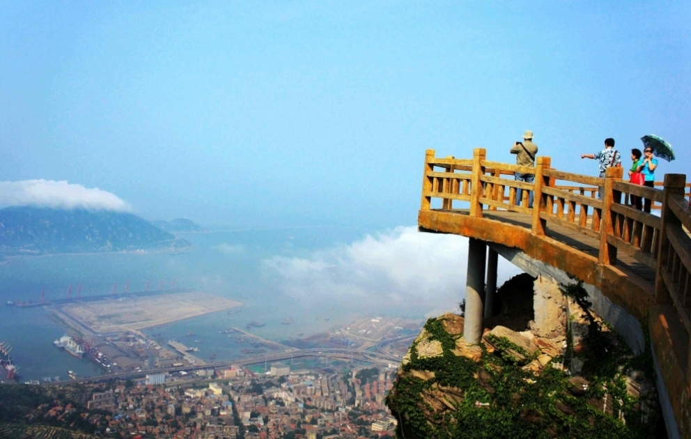 Çində iqtisadiyyatı dirçəltmək üçün 2,5 günlük həftəsonu tətili tətbiq olunacaq  VİDEO