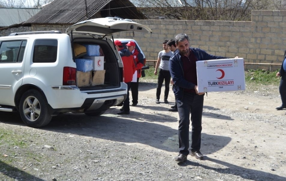 İsmayıllıda evi yanan ailəyə yardım edilib VİDEO