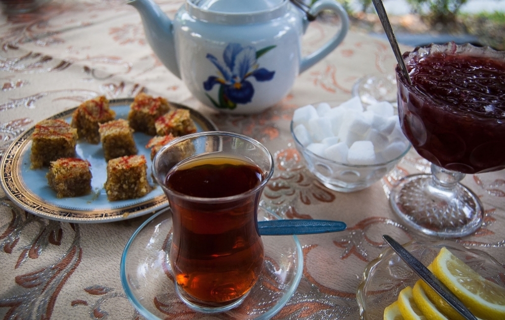 Qubada karantin rejiminə əməl etməyən çayxana sahibi cərimələnib  VİDEO