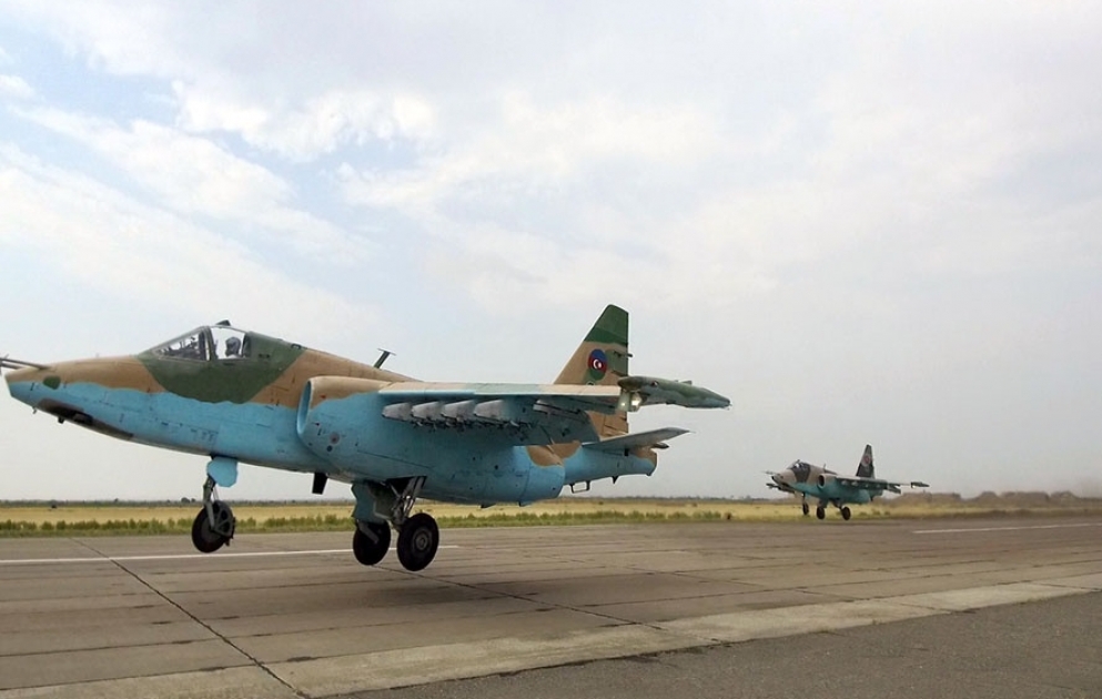 Hərbi Hava Qüvvələrinin “MiQ-29” və “Su-25” təyyarələrinin cəlb olunması ilə taktiki-uçuş təlimi keçirilib VİDEO