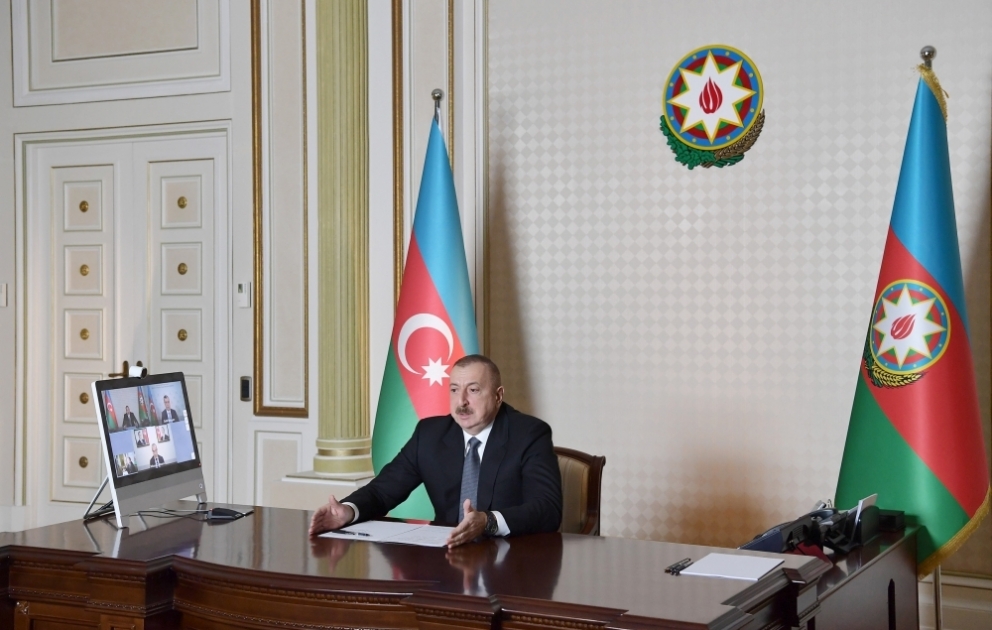 Präsident Ilham Aliyev hält eine Videokonferenz mit Teilnahme von Ministern für Arbeit, Sozialschutz und Wirtschaft ab VIDEO