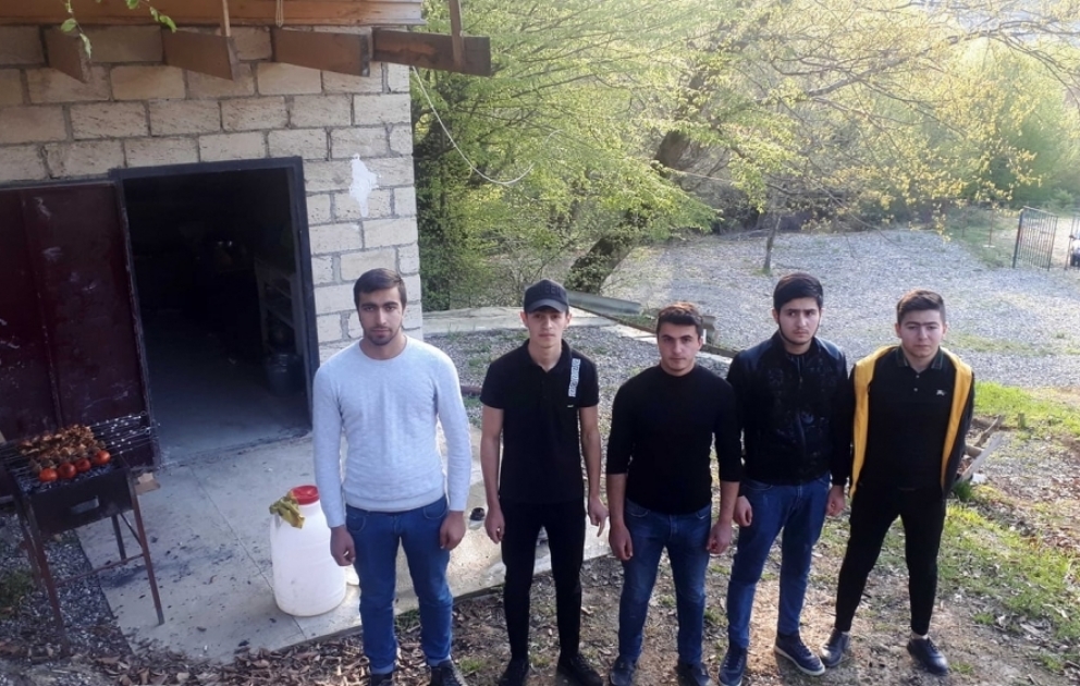 Qubada karantin qaydalarını pozaraq göl kənarında yeyib-içən 5 gənc cərimələnib VİDEO