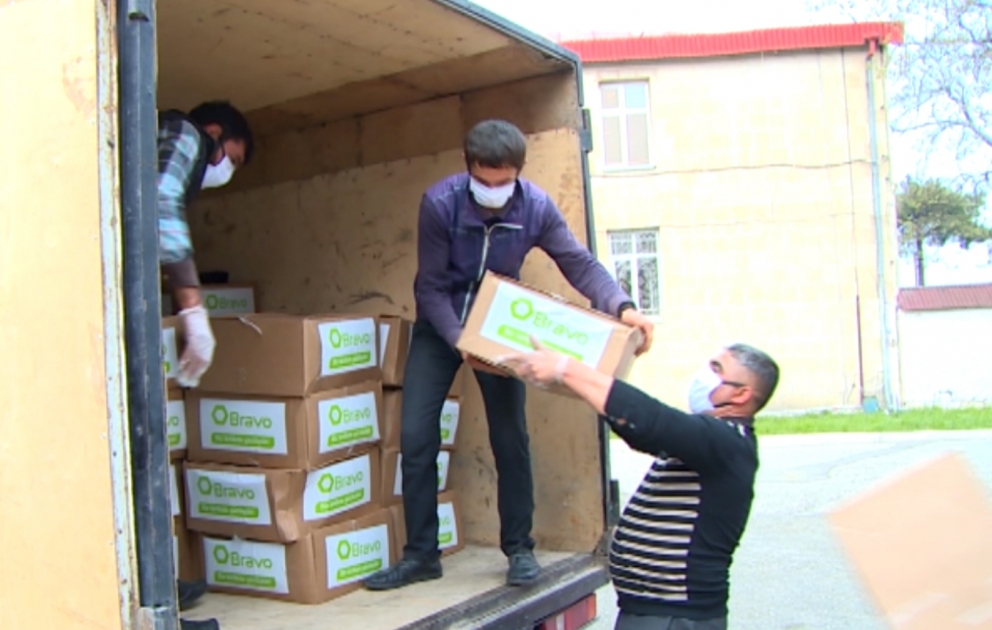“Bravo” supermarketlər şəbəkəsi Xaçmazda 700 aztəminatlı ailəyə ərzaq yardımı edib VİDEO
