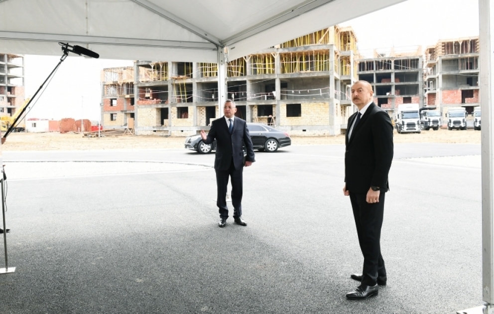 Prezident İlham Əliyev 3042 məcburi köçkün ailəsi üçün yaşayış binalarından ibarət məhəllələrdə tikinti işlərinin gedişi ilə tanış olub YENİLƏNİB VİDEO