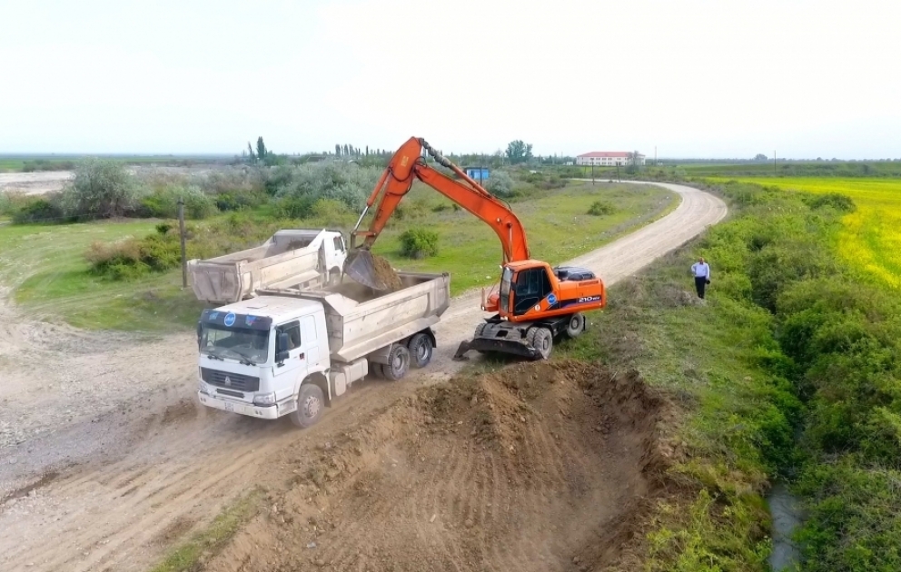 Ağsuda 9 yaşayış məntəqəsinin avtomobil yolları yenidən qurulur VİDEO