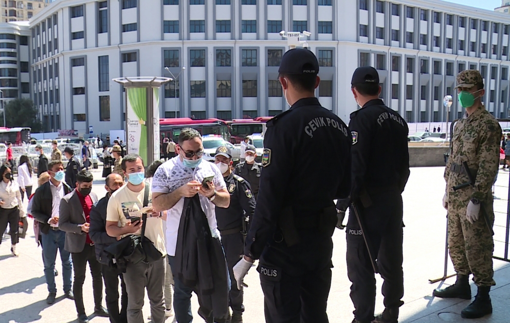Polis və Daxili Qoşunların əməkdaşlarından ibarət naryad qrupları paytaxtda xidmətlərini davam etdirirlər VİDEO