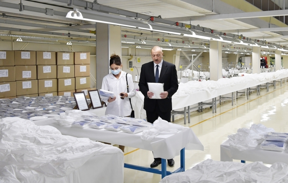 Une usine de masques et une entreprise de fabrication de combinaisons de protection de la Société « Gilan Tekstil Park » ouvrent leurs portesLe président Ilham Aliyev et la première dame Mehriban Aliyeva participent à la cérémonie VIDEO