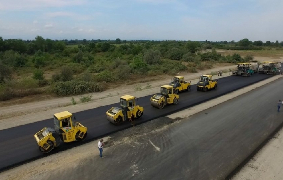 Yeni ödənişli avtomagistralın 90 kilometrə yaxın hissəsinin tikintisi bitmək üzrədir VİDEO