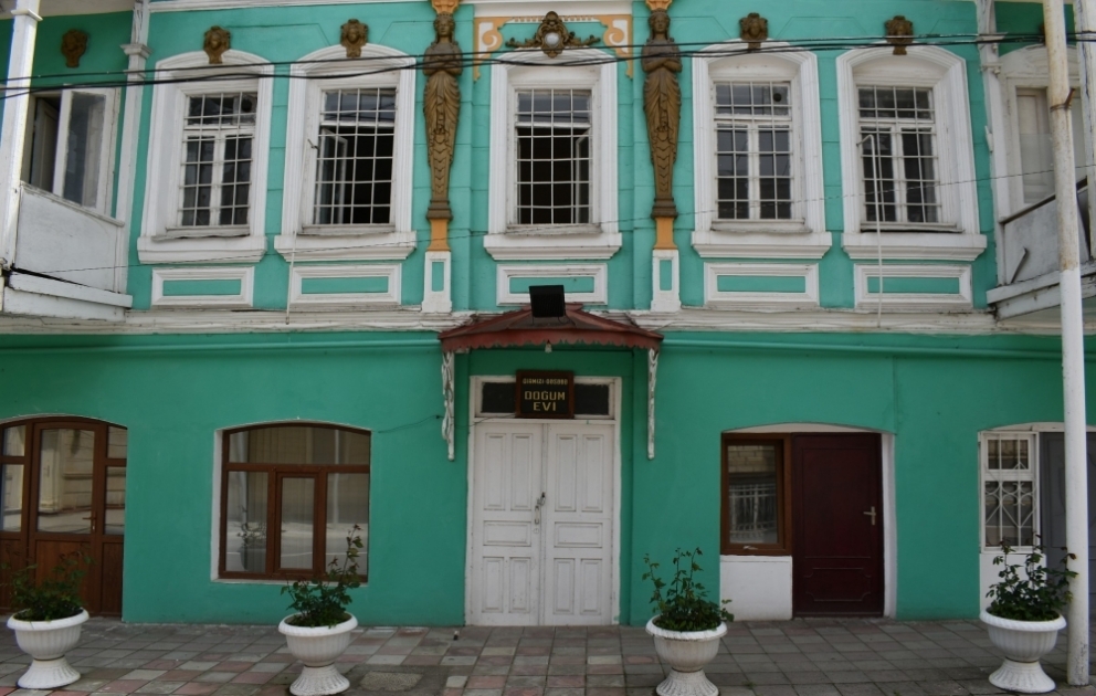 Qubalı milyonçunun “Doğum evi”nə çevrilən mənzilindən  VİDEOREPORTAJ