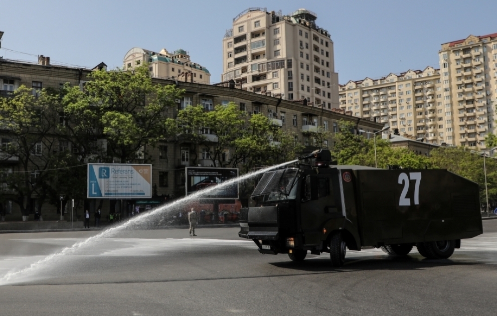 Mehr als 300 zentrale Straßen in Baku werden erneut desinfiziert VIDEO