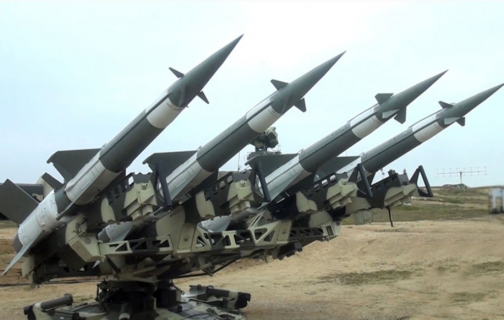 Flugabwehrartillerie in Startposition gebracht, um Aufgaben zu erfüllen VIDEO