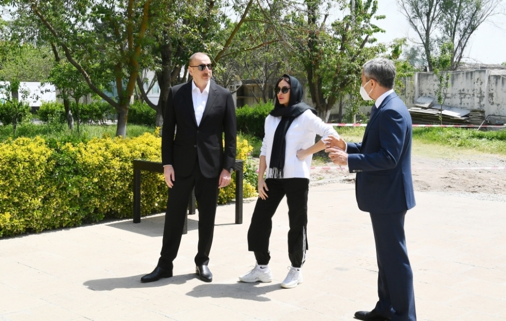 Präsident Ilham Aliyev besucht Pirsaat Baba-Schrein in Schhamachi VIDEO