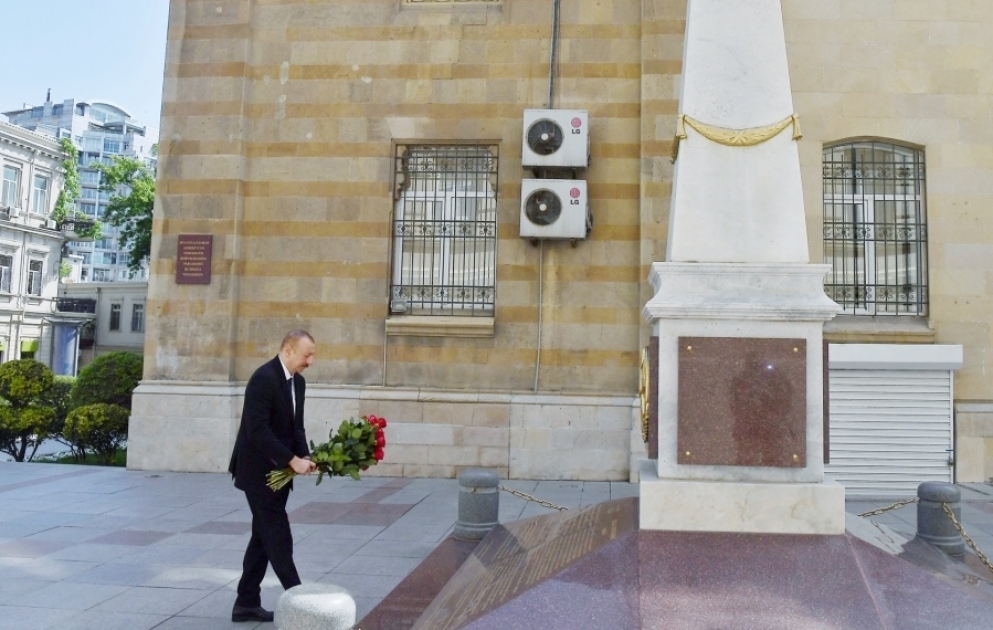 Prezident İlham Əliyev Azərbaycan Xalq Cümhuriyyətinin şərəfinə ucaldılmış abidəni ziyarət edib YENİLƏNİB VİDEO