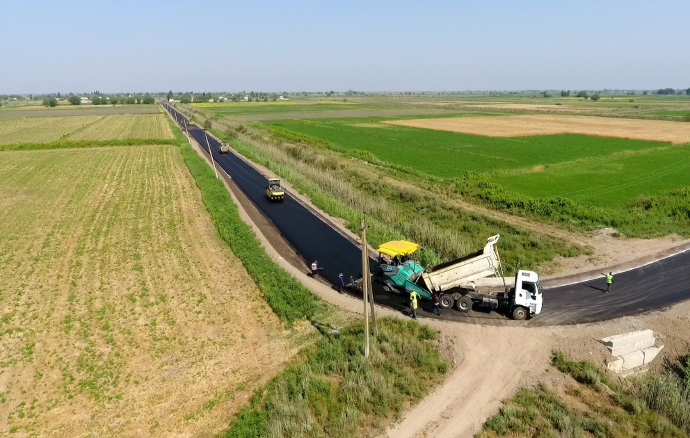 Salyanda 11 kilometrlik avtomobil yolu yenidən qurulur VİDEO