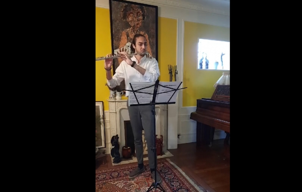 Azərbaycanlı fleytaçı musiqi bayramı münasibətilə onlayn konsert verib VİDEO