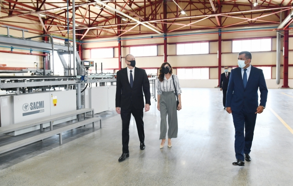 Le président de la République inaugure une usine de produits de construction à Gandja VIDEO