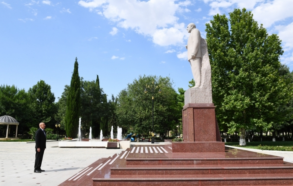 Посещение памятника общенациональному лидеру Гейдару Алиеву в Самухе  ОБНОВЛЕНО ВИДЕО