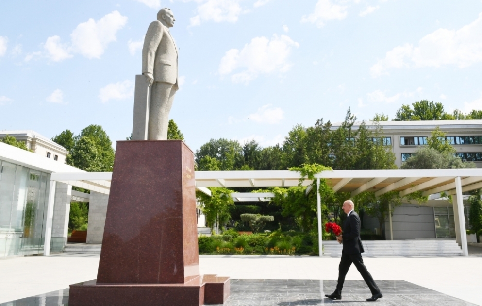 Präsident Ilham Aliyev zu Besuch in der Stadt Mingachevir VIDEO