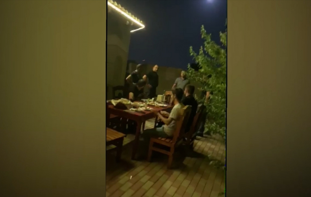 Sabunçu rayonunda sanitar-karantin qaydalarını pozaraq gizli fəaliyyət göstərən restoran aşkarlanıb VİDEO