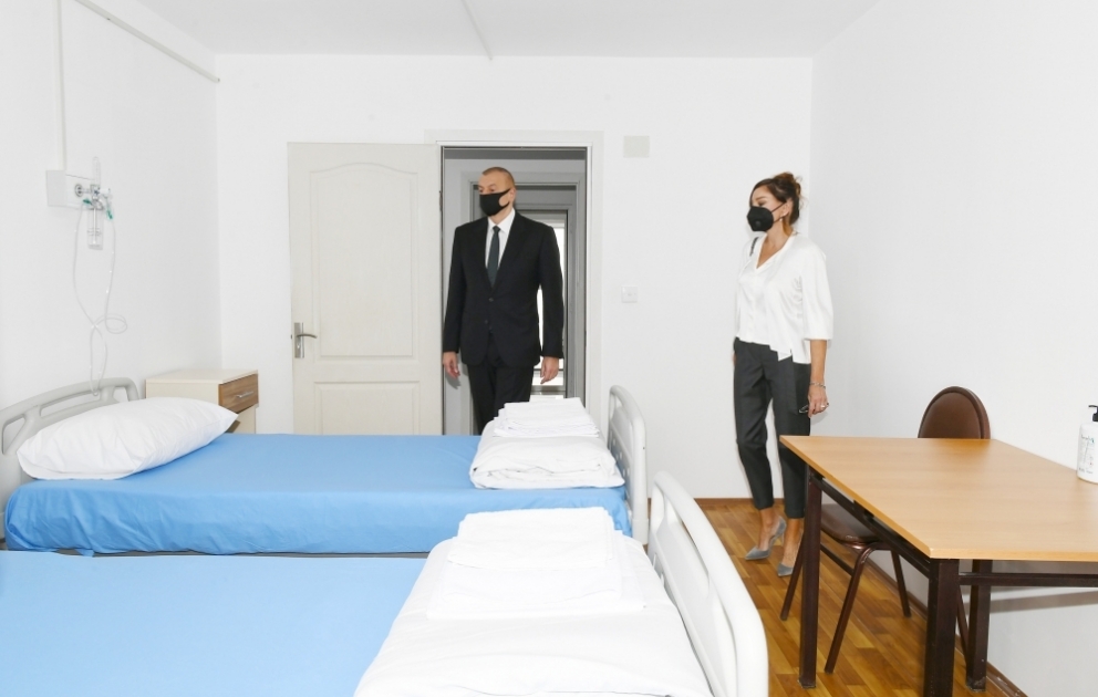 Koronaviruslu xəstələrin müalicəsi üçün Bakının Xətai rayonunda modul tipli hospitalın açılışı olub  Prezident İlham Əliyev və birinci xanım Mehriban Əliyeva açılışda iştirak ediblər YENİLƏNİB 2 VİDEO
