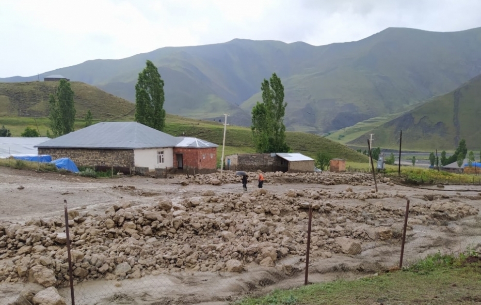 Qubada sel 3 kəndə ziyan vurub, Quba-Xınalıq yolu bağlanıb VİDEO