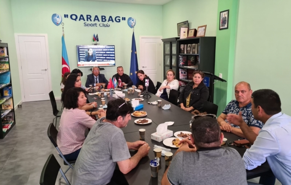 Niderlanddakı Azərbaycan diaspor təşkilatlarının nümayəndələri Ermənistanın təxribatına etiraz edirlər VİDEO