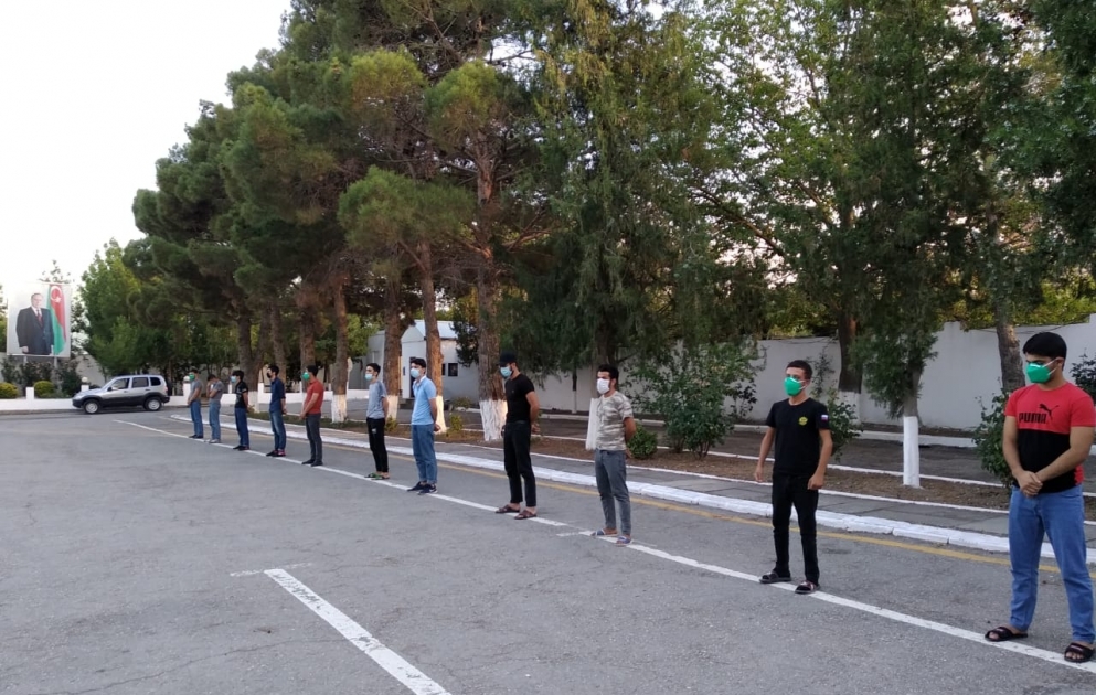 Siyəzəndə karantin rejimi qaydalarını pozaraq məclis təşkil edən gənclər cərimələnib VİDEO