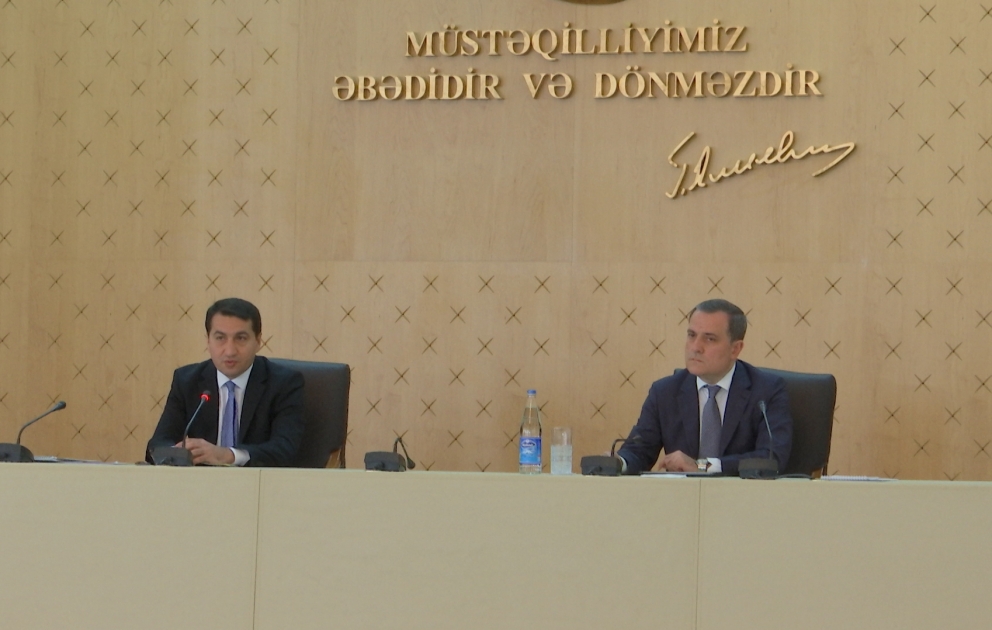 Nazir Ceyhun Bayramov Xarici İşlər Nazirliyinin kollektivinə təqdim olunub VİDEO