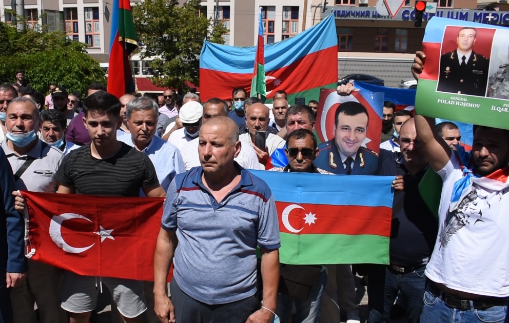 Erməni təxribatına etiraz, Azərbaycan Ordusuna dəstək məqsədilə Kiyevdə izdihamlı mitinq keçirilibVİDEO ​
