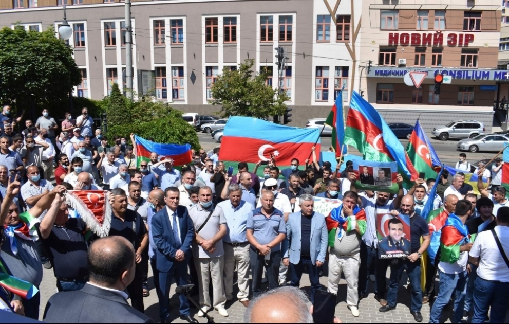 В Киеве прошел многолюдный митинг в знак протеста против провокации армян и поддержки азербайджанской армии ВИДЕО