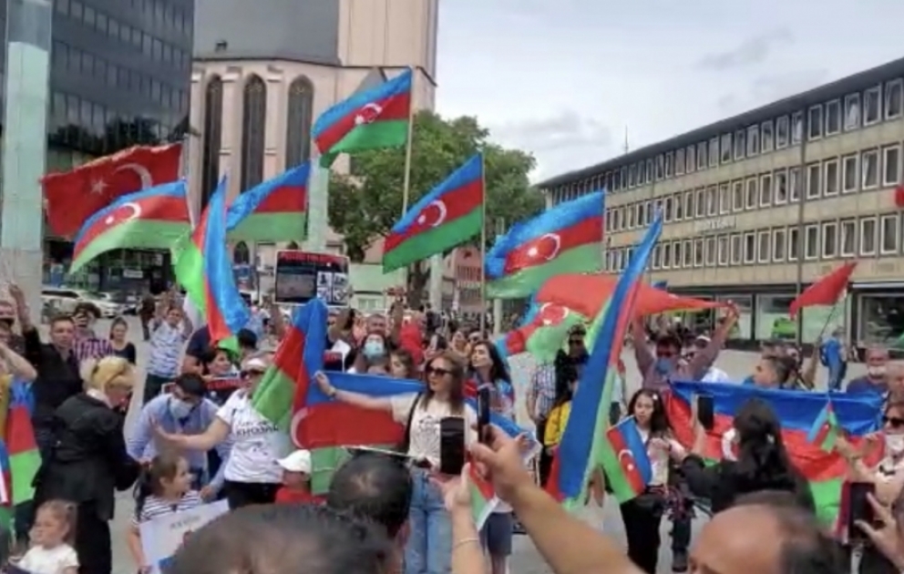 Kölndə yaşayan azərbaycanlılar da ordumuza dəstək veriblər VİDEO ​