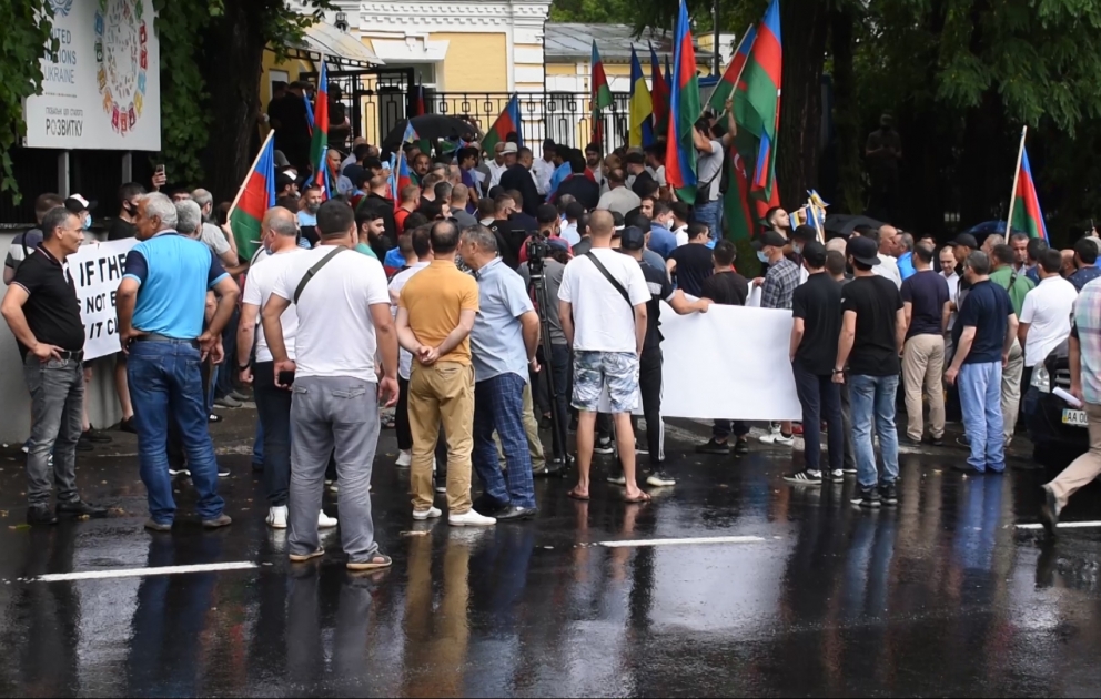 Kiyevdə BMT-nin nümayəndəliyi qarşısında Azərbaycan Ordusuna dəstək aksiyası keçirilibVİDEO
