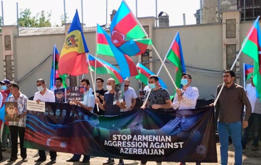 Kişineuda soydaşlarımızın etiraz aksiyası zamanı ermənilər təxribat törədiblərVİDEO