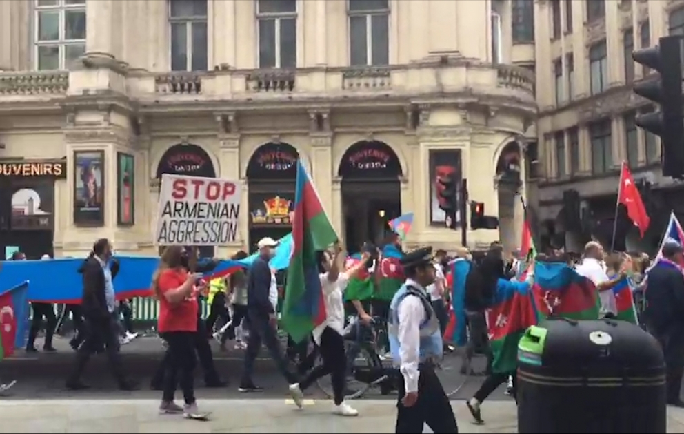 Ermənistanın Azərbaycana qarşı son təxribatları ilə əlaqədar Londonda dinc aksiya və yürüş keçirilib VİDEO