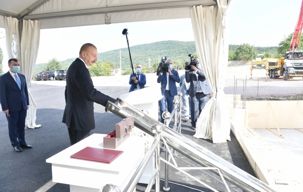 Prezident İlham Əliyev İsmayıllıda “DOST Evi” Yaradıcılıq, Sərgi və Satış Mərkəzinin təməlqoyma mərasimində iştirak edib YENİLƏNİB  VİDEO