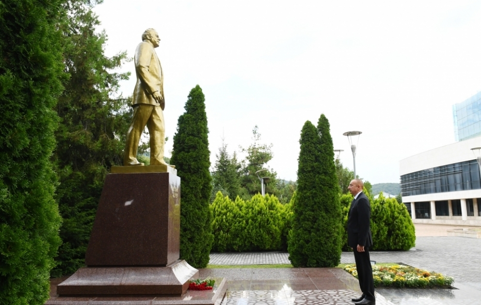 Präsident Ilham Aliyev zu Besuch in Gabala eingetroffen VIDEO
